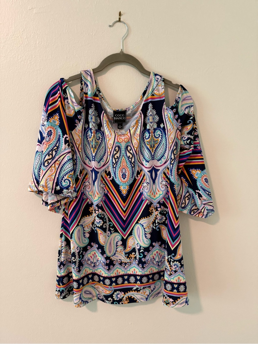 Coco Bianco Navy Multicolor Cold-Shoulder Paisley Top - Small